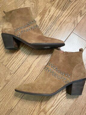 Lucky Brand Suede Tan ankle boots size 6 1/2